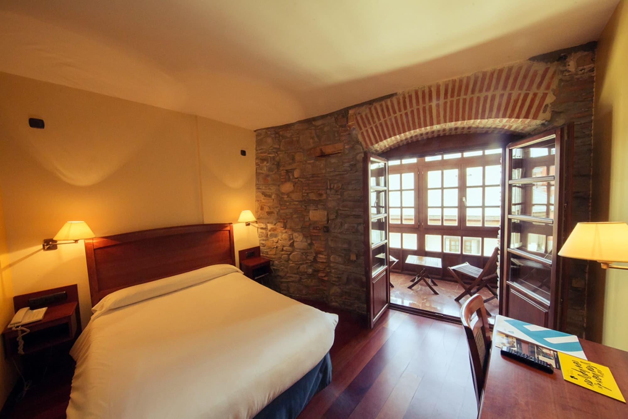 Hotel Aroi Bierzo Plaza Понферада Екстериор снимка