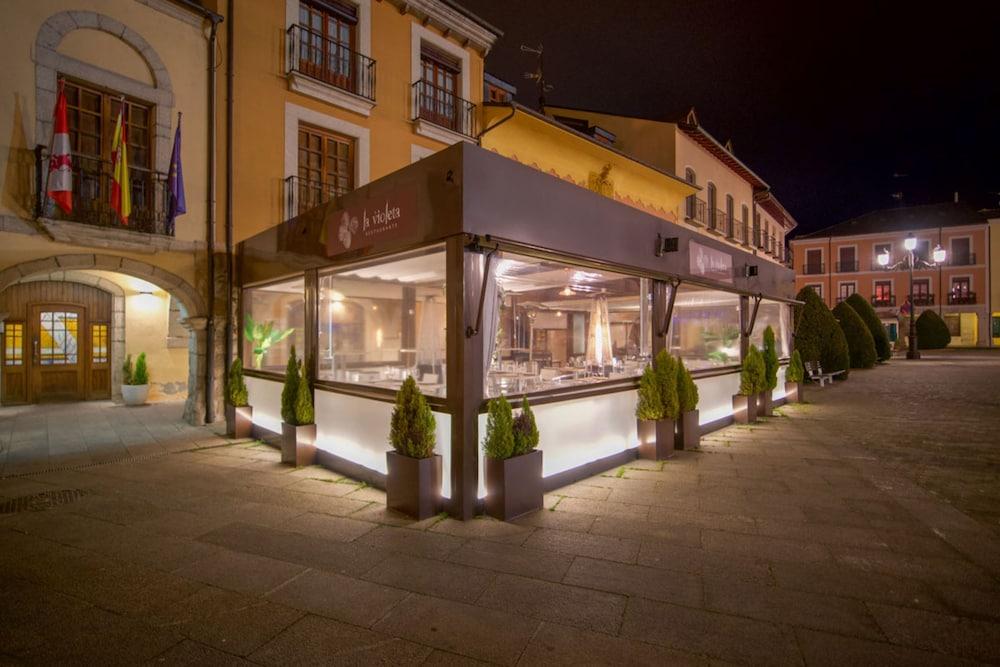 Hotel Aroi Bierzo Plaza Понферада Екстериор снимка