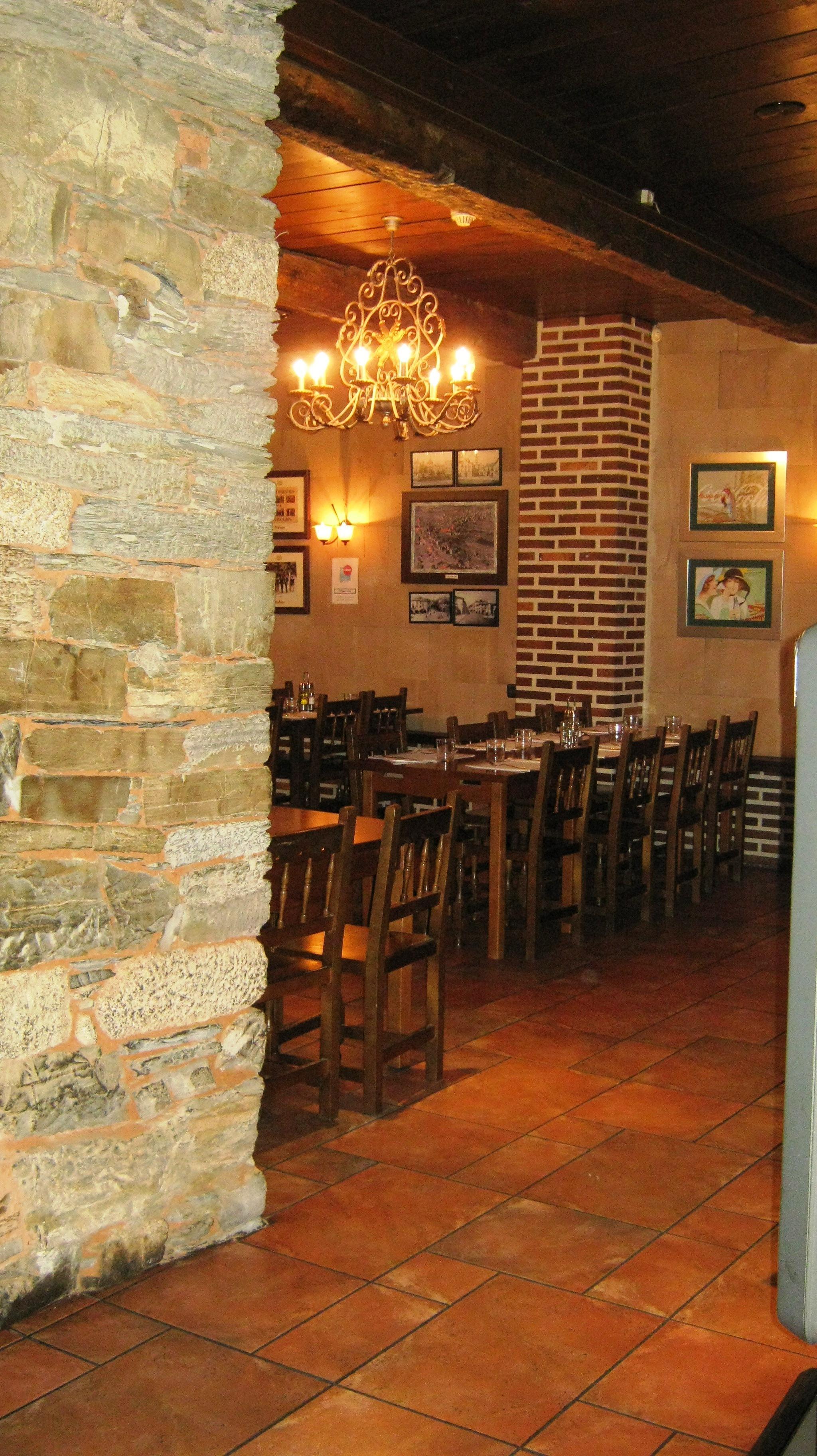 Hotel Aroi Bierzo Plaza Понферада Екстериор снимка