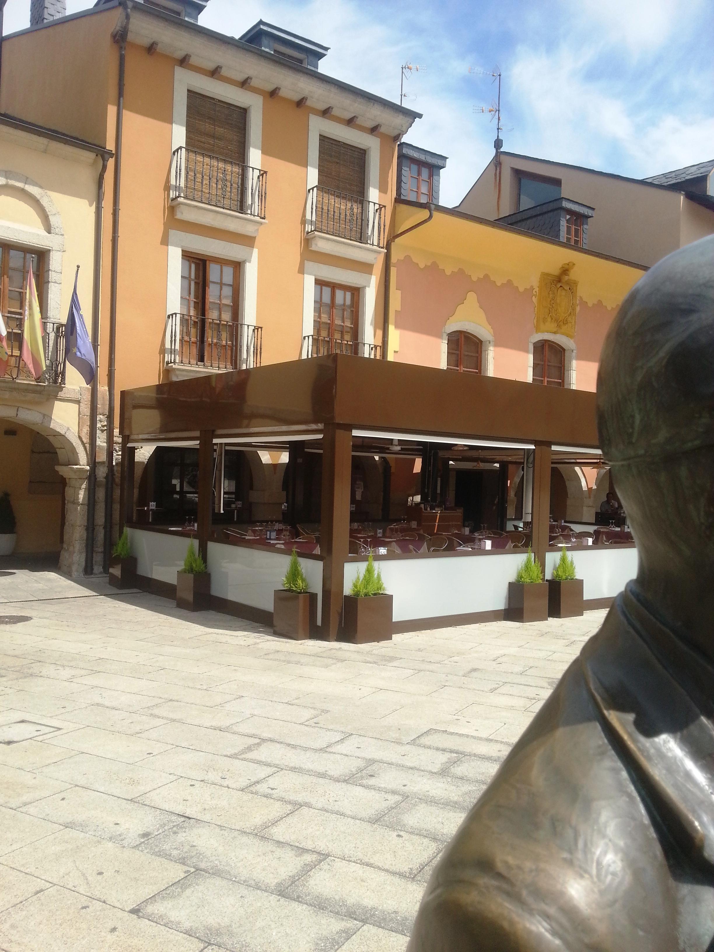 Hotel Aroi Bierzo Plaza Понферада Екстериор снимка
