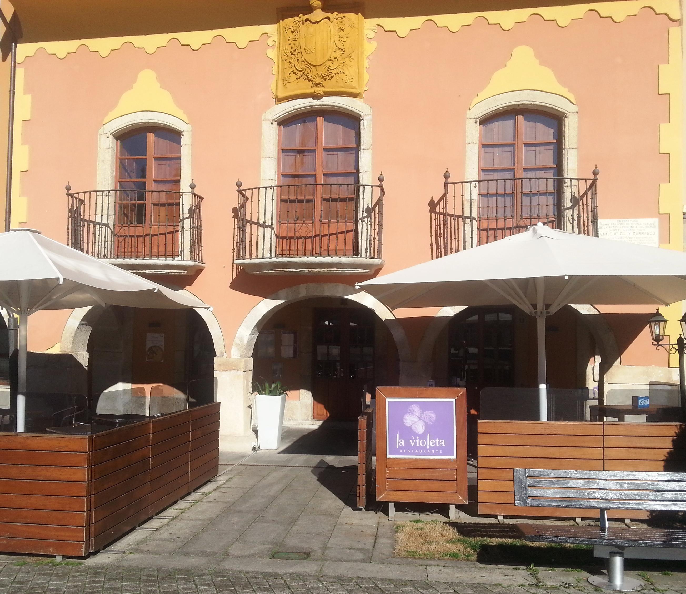 Hotel Aroi Bierzo Plaza Понферада Екстериор снимка