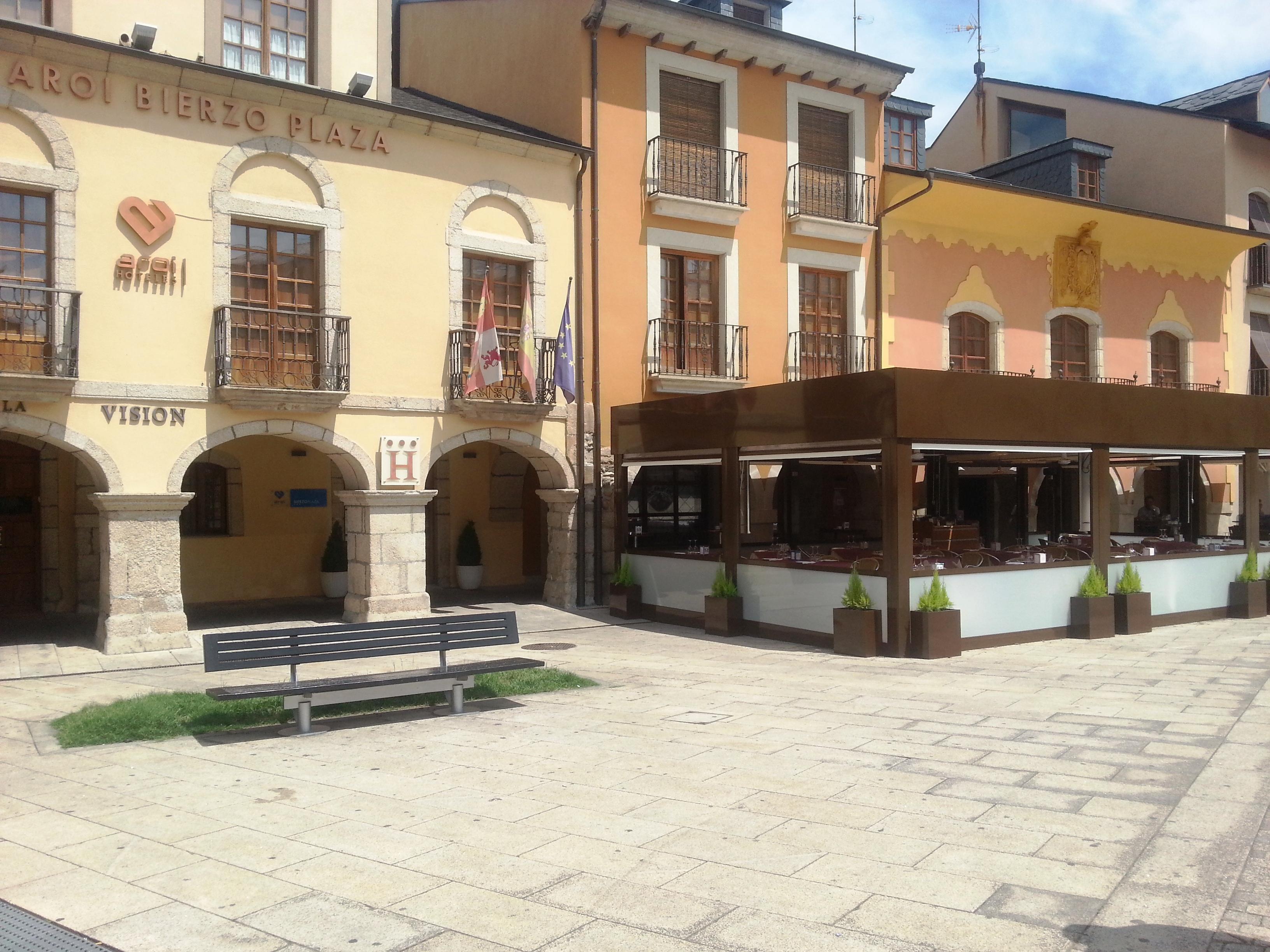 Hotel Aroi Bierzo Plaza Понферада Екстериор снимка