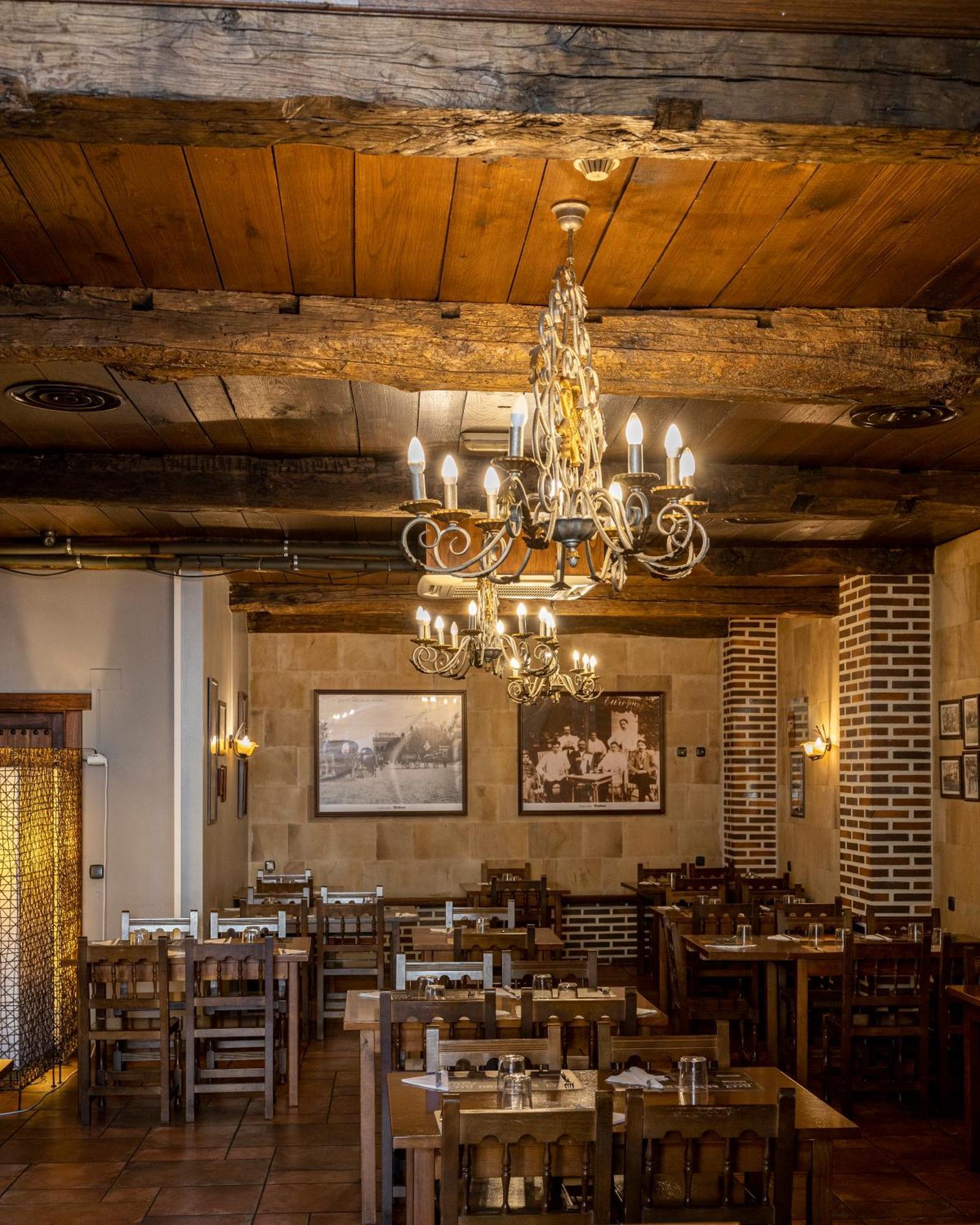 Hotel Aroi Bierzo Plaza Понферада Екстериор снимка