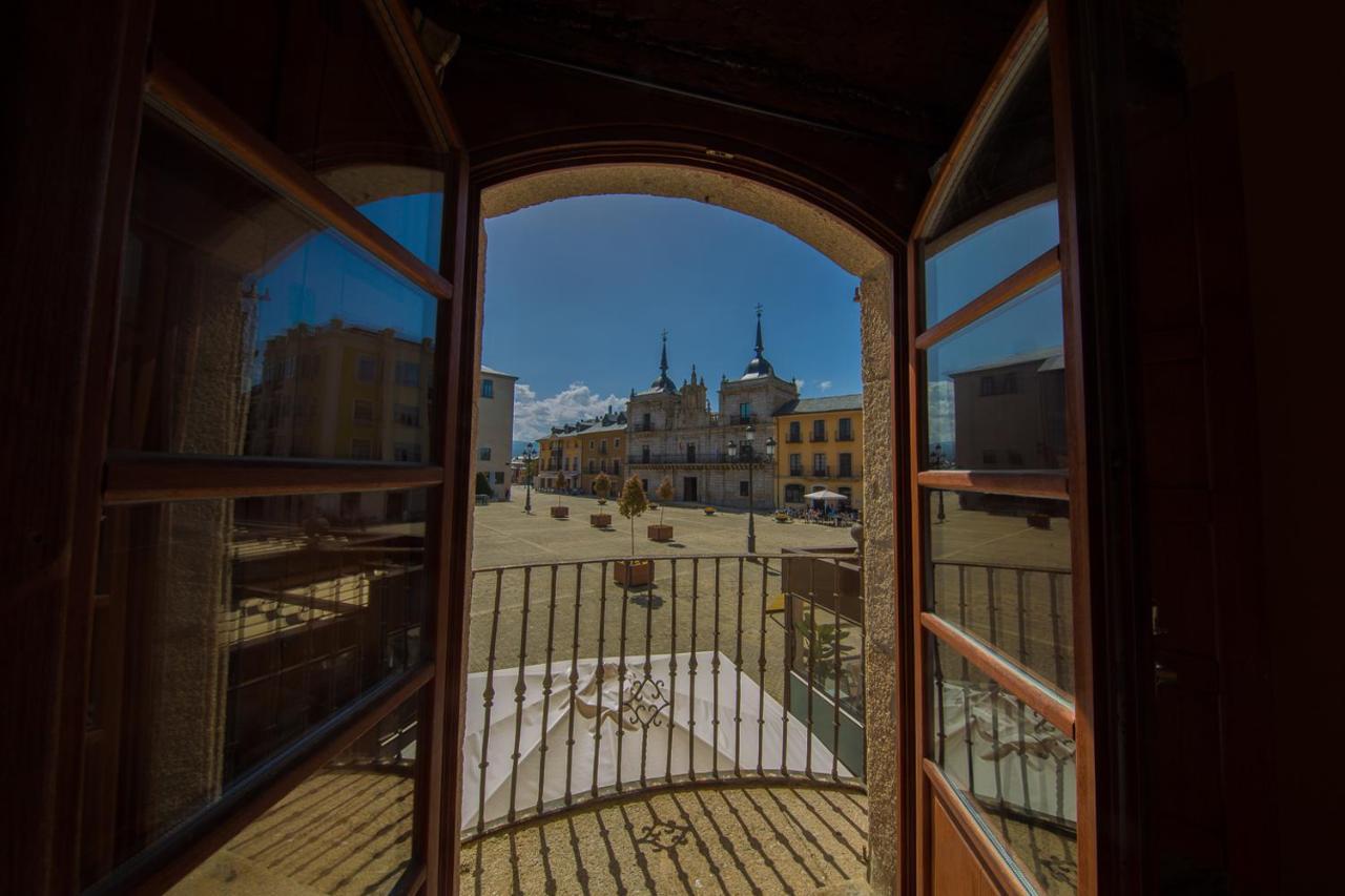 Hotel Aroi Bierzo Plaza Понферада Екстериор снимка