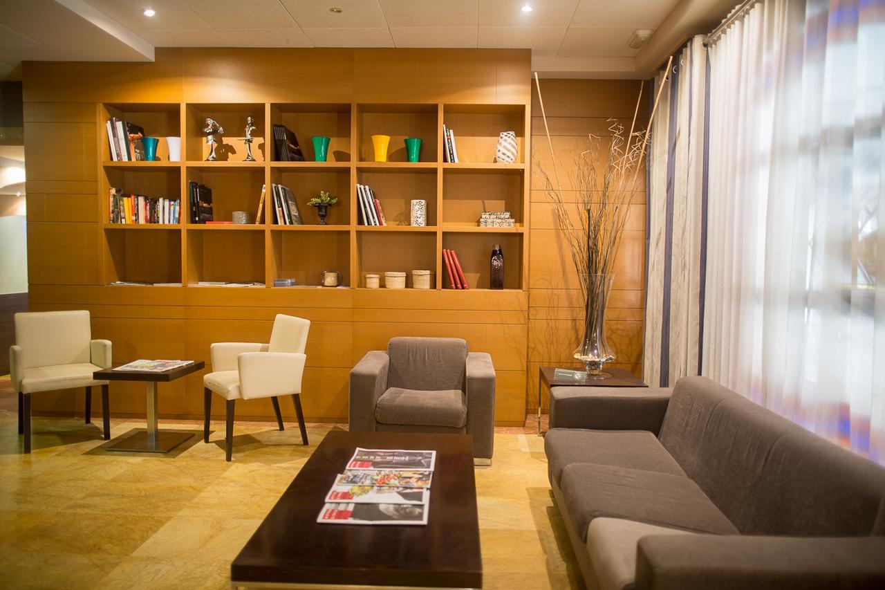 Hotel Aroi Bierzo Plaza Понферада Екстериор снимка